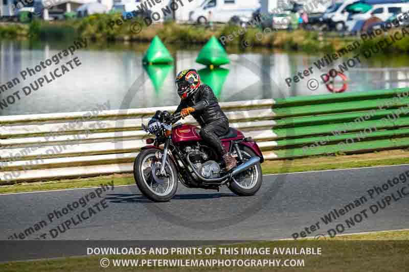 Vintage motorcycle club;eventdigitalimages;mallory park;mallory park trackday photographs;no limits trackdays;peter wileman photography;trackday digital images;trackday photos;vmcc festival 1000 bikes photographs